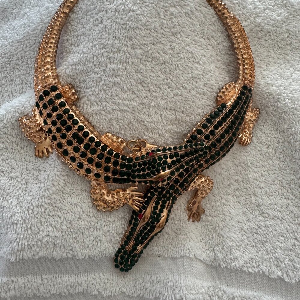Elegant Statement Necklace – Timeless Chic Style - Picture 1 of 5